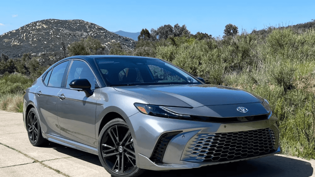 How much the 2025 Camry cost?