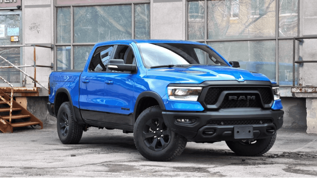 Does 2022 RAM rebel 1500 have blind spot detection?